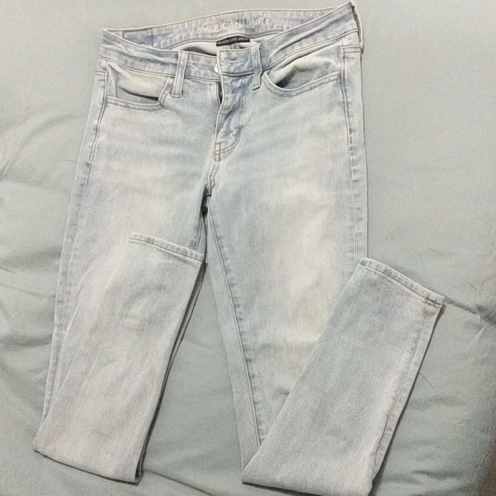 American Eagle Light Wash Jeans